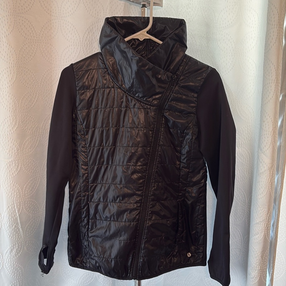 Sleek black long sleeve cross neck jacket!